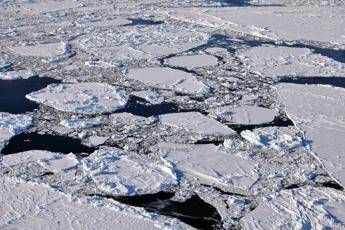 La Groenlandia si scioglie più velocemente del previsto, aumenta rischio inondazioni