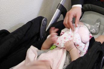 Milano, abusava della nipotina neonata: arrestato nonno 53enne