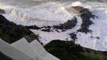 Maltempo, mare in tempesta spazza via pontile Ginostra