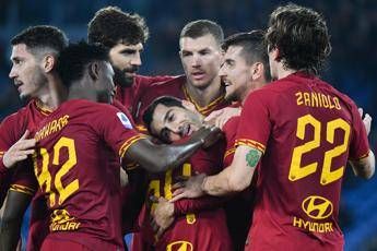 Roma rimonta e cala tris, Spal al tappeto