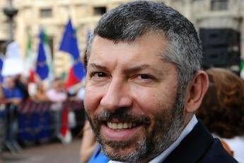Scalfarotto vs Emiliano: Mi candido in Puglia Scalfarotto vs Emiliano: Mi candido in Puglia