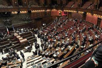 Manovra, 'Natale in Aula' per i deputati tra selfie e pandori