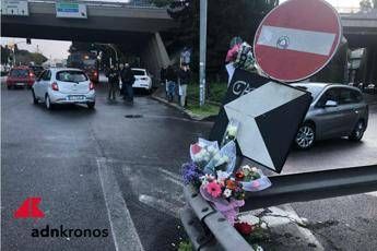 Ragazze investite, in video altri ragazzi scavalcano guard rail