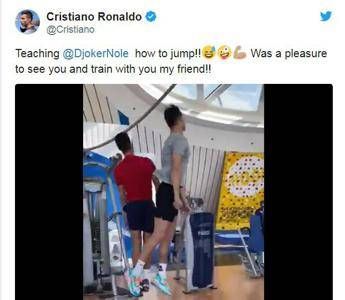 Ronaldo si allena con Djokovic, lezioni di salto /Video Ronaldo si allena con Djokovic, lezioni di salto /Video