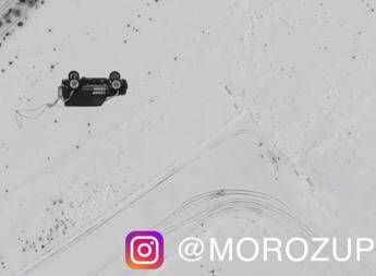 Il Suv fa schifo, e lo lancia dall'elicottero /Video Il Suv fa schifo, e lo lancia dall'elicottero /Video