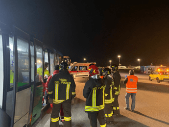 Palermo, Aereo fuori pista ma è solo un'esercitazione Palermo, Aereo fuori pista ma è solo un'esercitazione
