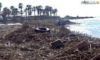 Spiaggia Agrigento invasa dai rifiuti, l'allarme di 'Mareamico' Spiaggia Agrigento invasa dai rifiuti, l'allarme di 'Mareamico'