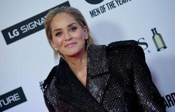 Sharon Stone 'scaricata': Espulsa da app di appuntamenti Sharon Stone 'scaricata': Espulsa da app di appuntamenti