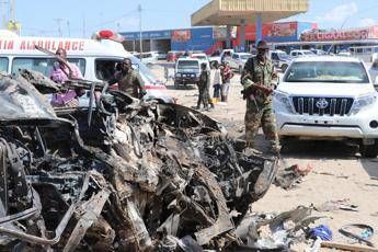 Somalia, attentato suicida a Mogadiscio: almeno 5 morti Somalia, attentato suicida a Mogadiscio: almeno 5 morti