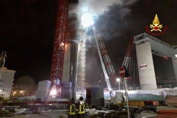 Ponte Morandi, incendio nel cantiere del nuovo viadotto Ponte Morandi, incendio nel cantiere del nuovo viadotto