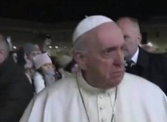 Schiaffo del Papa fa giro del mondo, Bbc 'usa il Var'