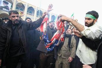Iran, decine di migliaia in piazza: Vendetta Iran, decine di migliaia in piazza: Vendetta