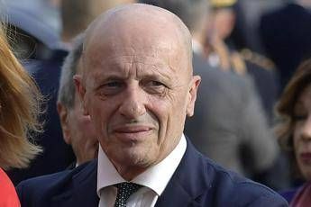 Coronavirus, Sallusti: Governo ci dia queste c...o di mascherine Coronavirus, Sallusti: Governo ci dia queste c...o di mascherine