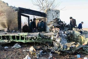 Iran, precipita aereo ucraino dopo il decollo: 176 morti Iran, precipita aereo ucraino dopo il decollo: 176 morti