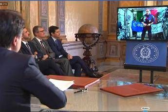 Conte-Parmitano, chiacchierata dallo spazio /VIDEO Conte-Parmitano, chiacchierata dallo spazio /VIDEO