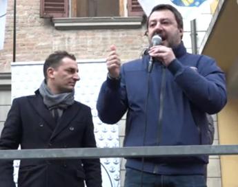 Salvini: Meglio bottiglia di Lambrusco che una canna