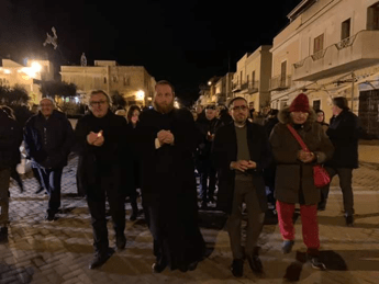 Iran: fiaccolata a Lampedusa No alla guerra, trovare il dialogo Iran: fiaccolata a Lampedusa No alla guerra, trovare il dialogo