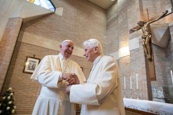 Celibato preti, Papa Francesco: Con Ratzinger caso chiuso Celibato preti, Papa Francesco: Con Ratzinger caso chiuso