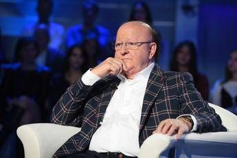 Massimo Boldi: Potenti vogliono terrorizzarci, mascherine per tapparci bocca Massimo Boldi: Potenti vogliono terrorizzarci, mascherine per tapparci bocca