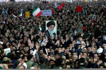 Khamenei: Dio ci sostiene contro gli Usa