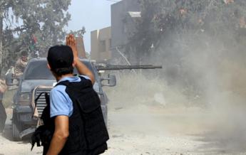 Tripoli, case minate da forze Haftar: morti 2 civili