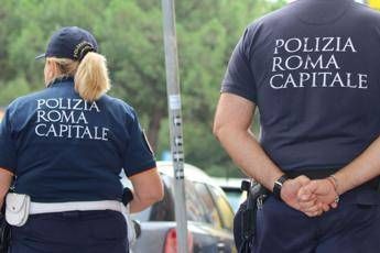 Roma, perde portafoglio con cocaina dentro: denunciato