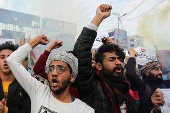 Scontri a Bagdad, due manifestanti uccisi Scontri a Bagdad, due manifestanti uccisi
