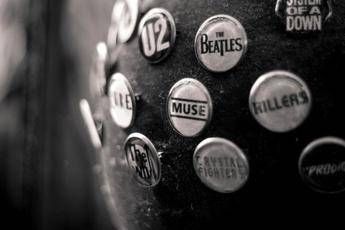 Spille personalizzate: 5 idee originali per usarle Spille personalizzate: 5 idee originali per usarle