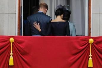 Harry e Meghan rinunciano al titolo di Altezze Reali Harry e Meghan rinunciano al titolo di Altezze Reali