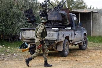 Libia, Tripoli denuncia: Haftar ha violato cessate il fuoco