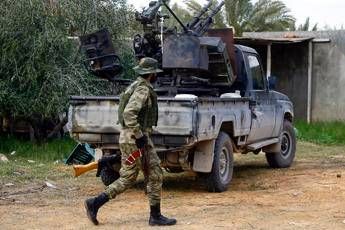 Libia, Tripoli denuncia: Haftar ha violato cessate il fuoco