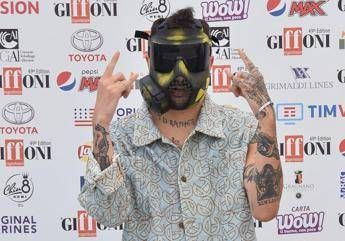 Sanremo, Junior Cally prova all'Ariston e il web lo difende Sanremo, Junior Cally prova all'Ariston e il web lo difende