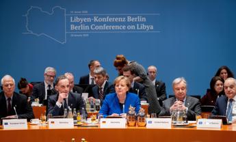 Libia, Merkel: Accordo su embargo armi