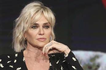 Barale attacca Signorini: Brutto esempio anche foto rubate donne nude Barale attacca Signorini: Brutto esempio anche foto rubate donne nude