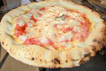 A Macerata pizza + bibita sfiorano 13 euro, a Napoli solo 7,13 euro