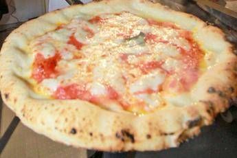 A Macerata pizza + bibita sfiorano 13 euro, a Napoli solo 7,13 euro A Macerata pizza + bibita sfiorano 13 euro, a Napoli solo 7,13 euro