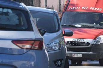 Brindisi, bomba danneggia un bar Brindisi, bomba danneggia un bar