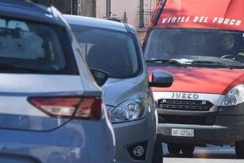 Brindisi, bomba danneggia un bar