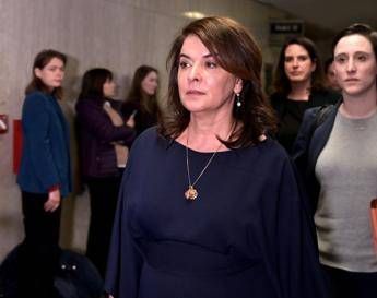 Caso Weinstein, l'attrice dei Sopranos: Così mi stuprò Caso Weinstein, l'attrice dei Sopranos: Così mi stuprò