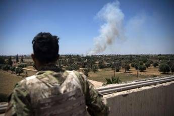 Libia, kamikaze su moto si fa esplodere a Tripoli: due feriti Libia, kamikaze su moto si fa esplodere a Tripoli: due feriti