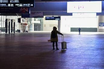Virus Cina, 'isolate' altre città Virus Cina, 'isolate' altre città