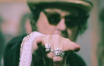 Zucchero fa le corna, 'sto bene! Intervento appendicite è vecchia storia' Zucchero fa le corna, 'sto bene! Intervento appendicite è vecchia storia'