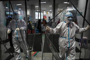 Virus Cina, oltre cento morti e 4.500 casi confermati