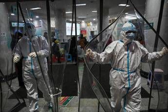 Virus Cina, oltre cento morti e 4.500 casi confermati Virus Cina, oltre cento morti e 4.500 casi confermati