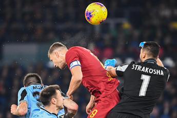 Roma-Lazio 1-1, papere dei portieri e derby pari