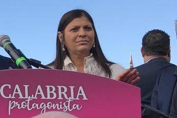 Calabria, Santelli: I mandarini vanno a casa, chi sbaglia paga Calabria, Santelli: I mandarini vanno a casa, chi sbaglia paga