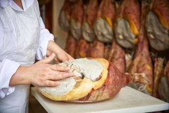 Prosciutto San Daniele Dop, Consorzio aggiorna regole lavorazione Prosciutto San Daniele Dop, Consorzio aggiorna regole lavorazione