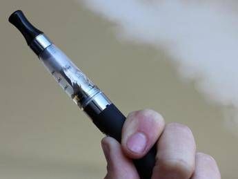 Per gli italiani e-cig è meno nociva della sigaretta Per gli italiani e-cig è meno nociva della sigaretta