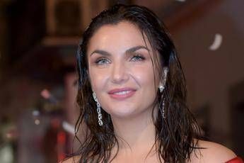 L'hater attacca, Elettra risponde L'hater attacca, Elettra risponde
