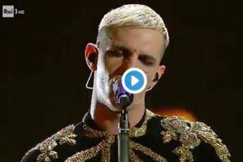 Achille Lauro Si Spoglia Via Il Mantello Come San Francesco
